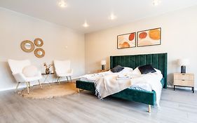 Design Apartment zentral für 6 in Andernach: Ausblick, WiFi, Küche